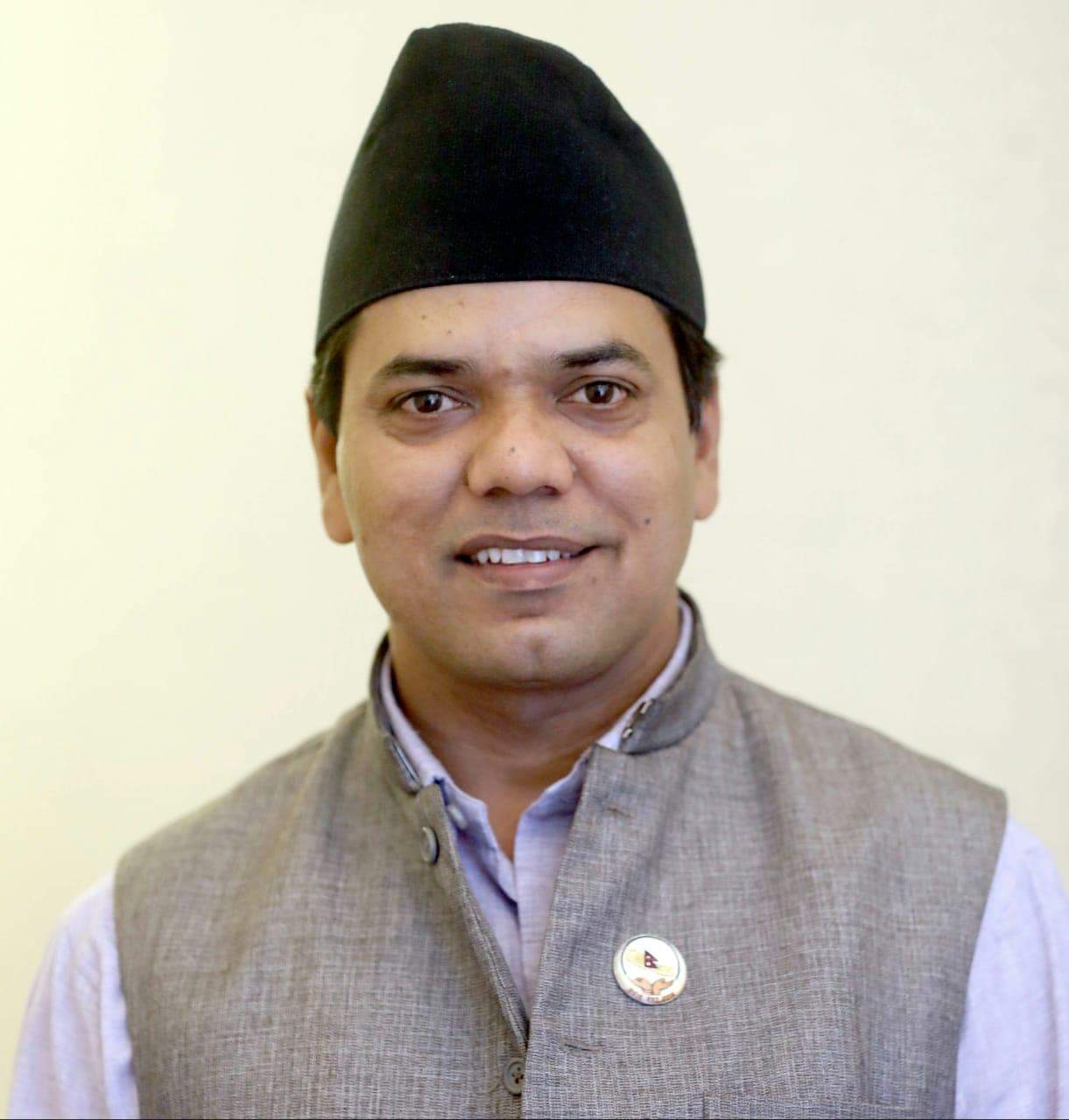 सडक भत्कियो भने पनि संविधान खराब, देश नै खत्तम छ भन्न हुदैंनः प्रकाश पन्थ